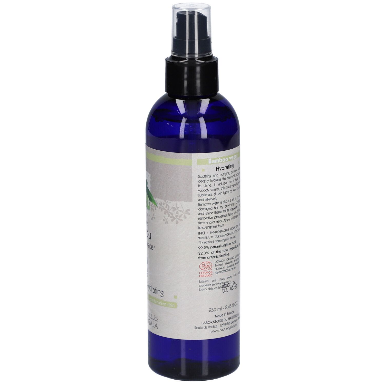 Flacon bleu avec vaporisateur noir. Étiquette avec illustration de bambou et texte: Eau florale Bambou, Hydratante.