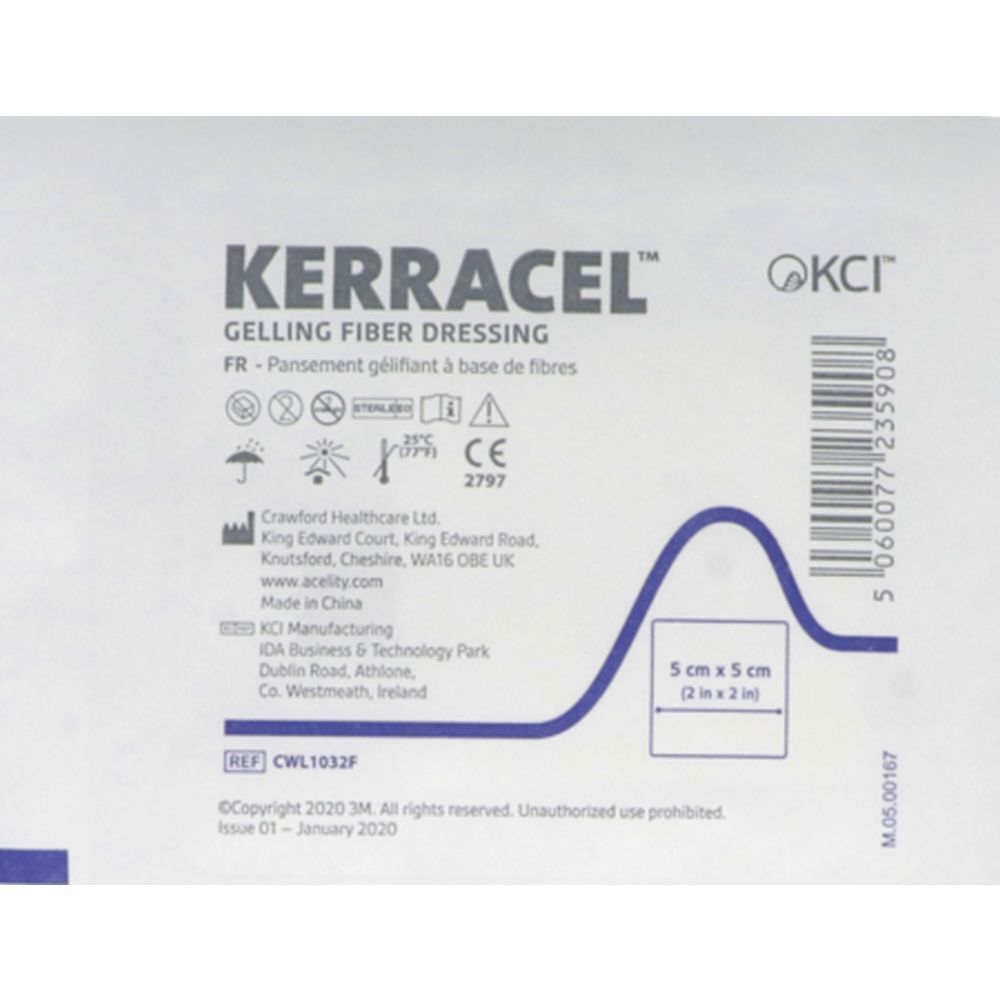 Kerracel verband, 5 x 5 cm. Bedrukt met productinfo, CE-markering en fabrikantenadres.