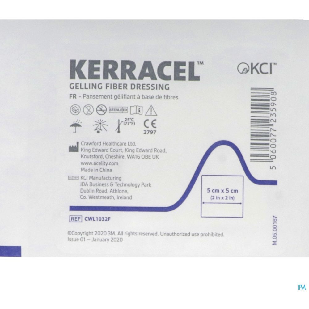 Kerracel verband, 5 x 5 cm. Bedrukt met productinfo, CE-markering en fabrikantenadres.