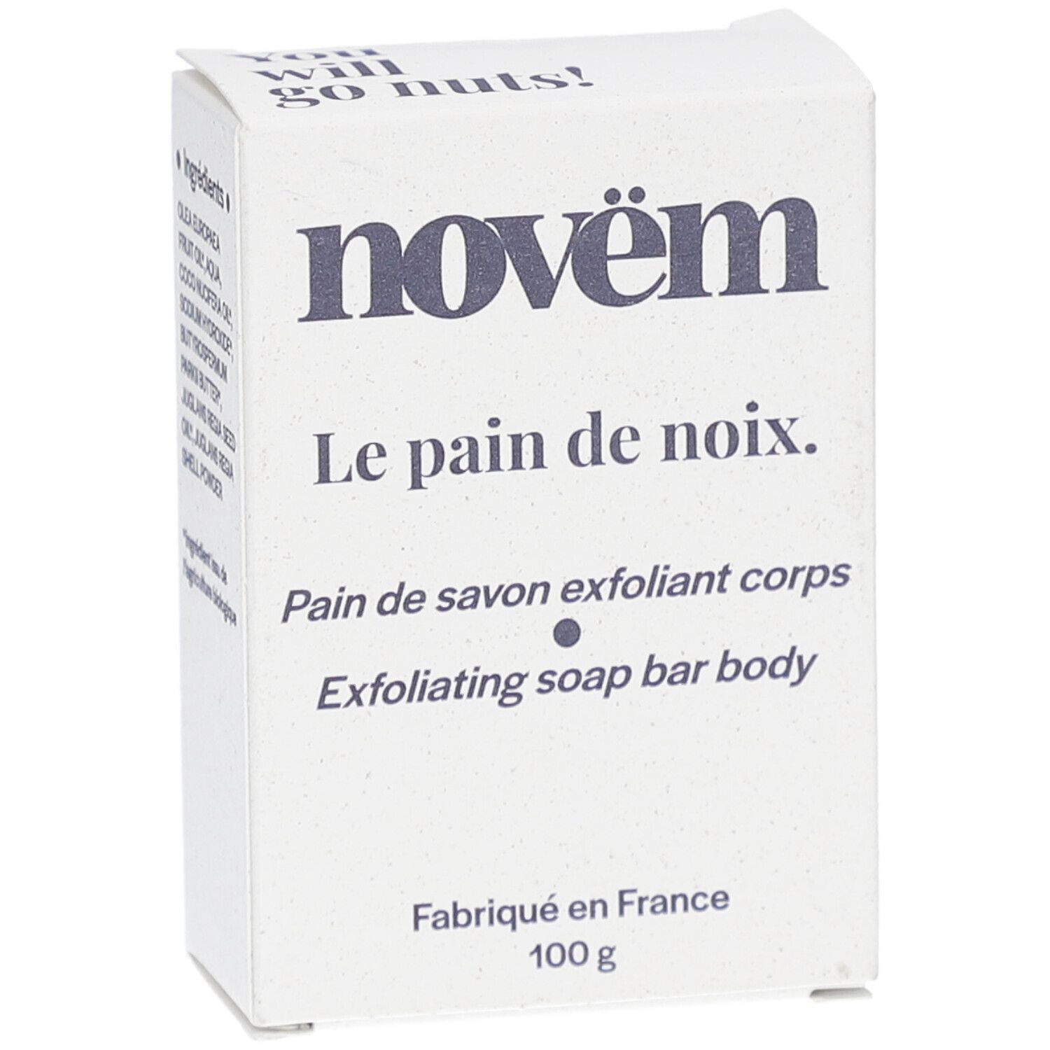 Witte kartonnen verpakking. Opschrift: novëm, Le pain de noix, Pain de savon exfoliant corps, Exfoliating soap bar body. Ingrediënten, 100 g.