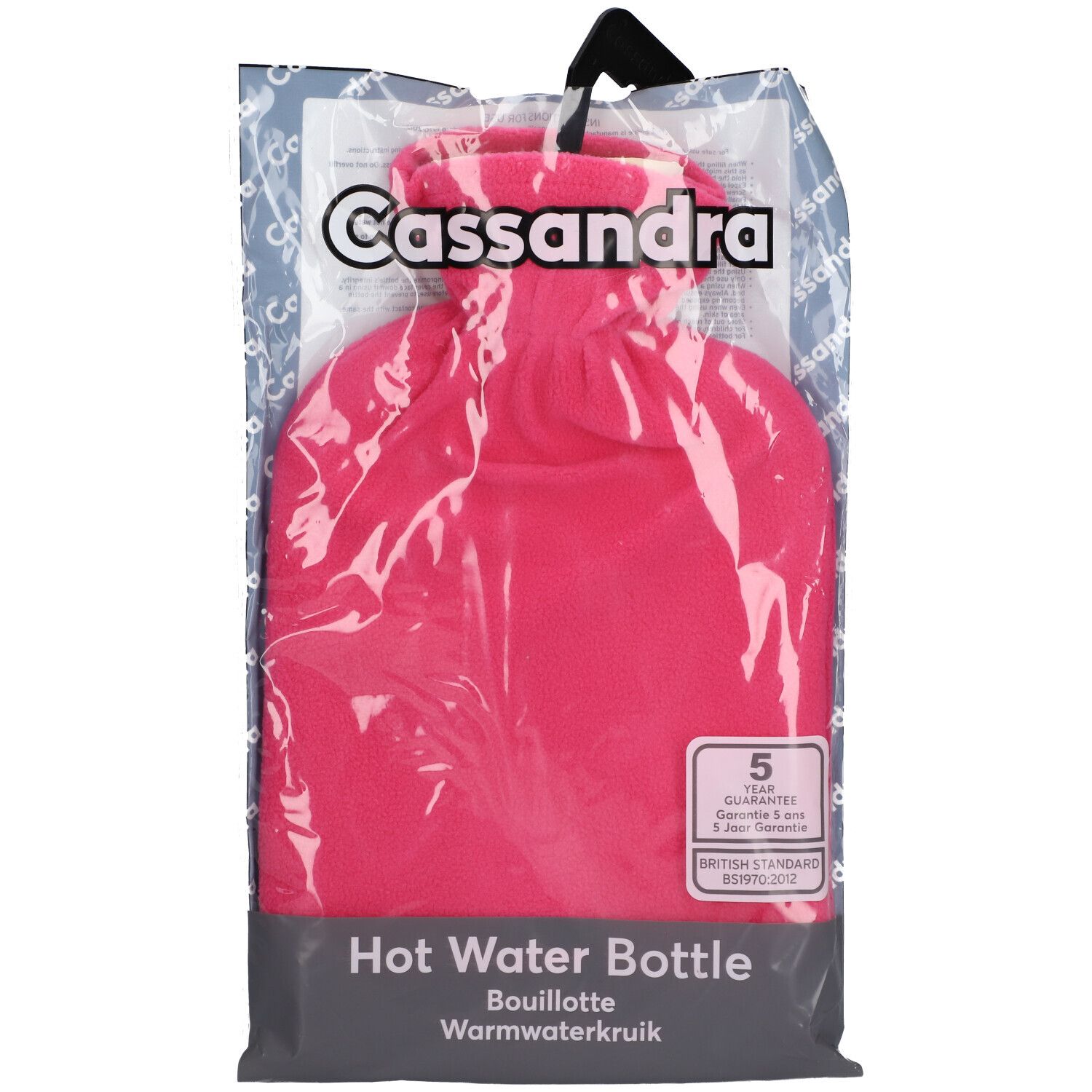 Roze warmwaterkruik in transparante verpakking. Merk Cassandra. Tekst: Hot Water Bottle, 5 jaar garantie.