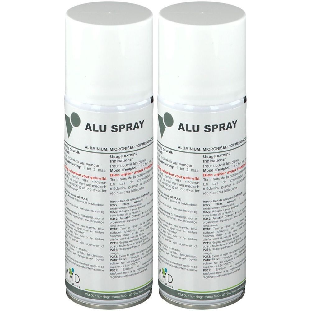 Twee spuitbussen met witte deksels. Opschrift: ALU SPRAY. Tekst in meerdere talen. VMD-logo onderaan.