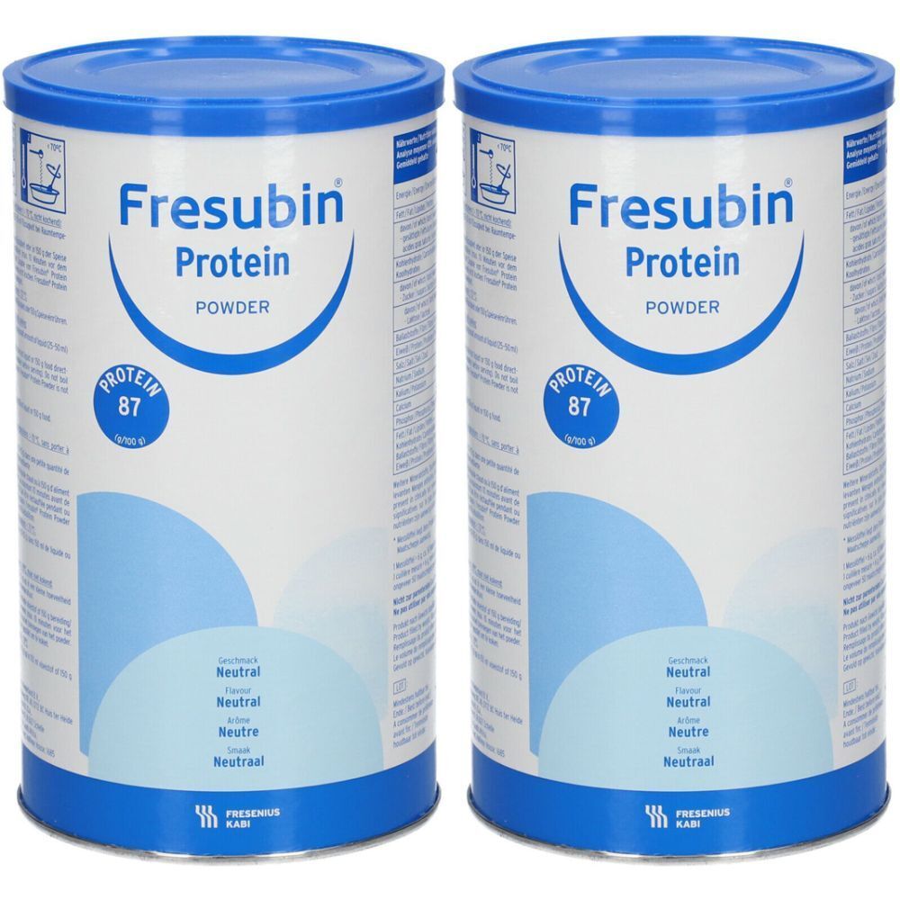 Deux boîtes de Fresubin Protein POWDER. Couvercles bleus, boîtes blanches avec texte bleu. Inscription : Protein 87, Neutre.
