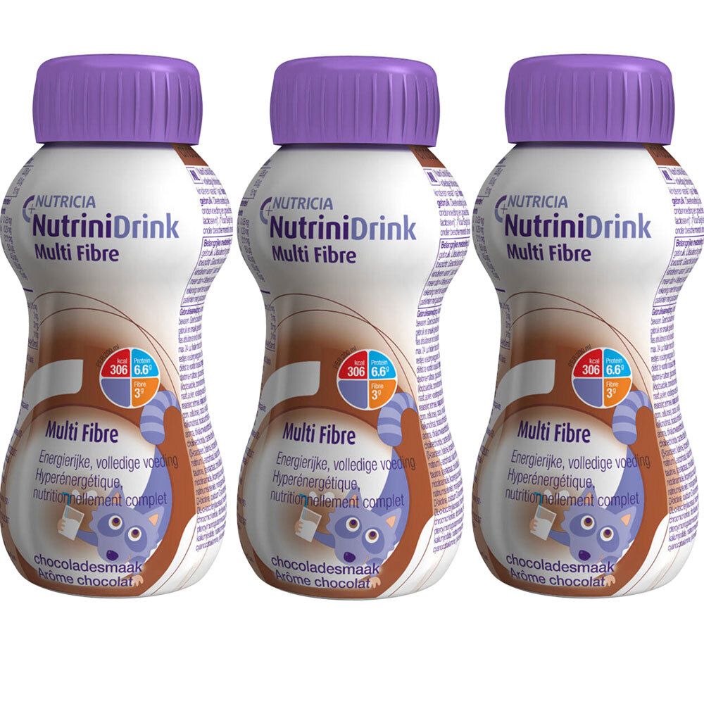 Trois bouteilles NutriniDrink Multi Fibre, goût chocolat, bouchons violets. Avec illustration.