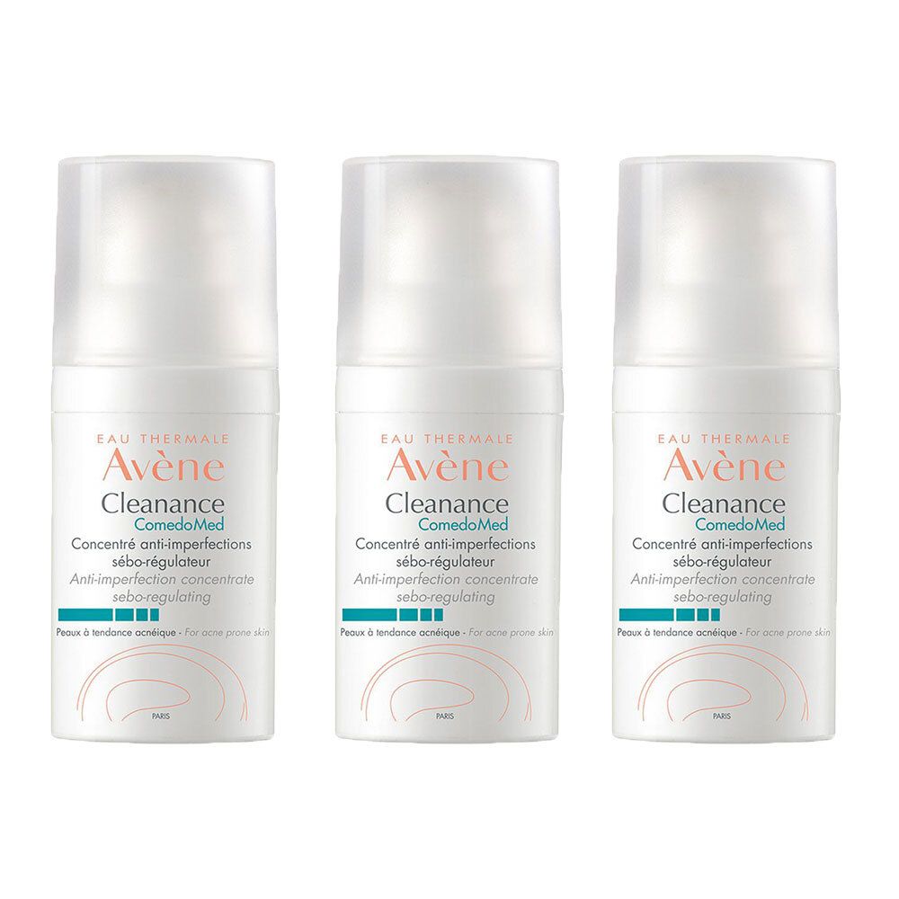 Trois flacons blancs Avène Cleanance Comedomed. Inscription: Concentré anti-imperfections sébo-régulateur.