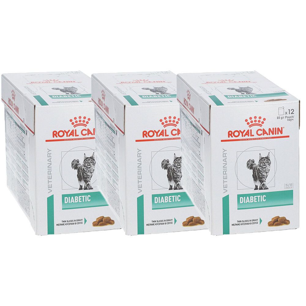 Trois boîtes ROYAL CANIN Diabetiker-Chat. Inscription: chat, diabétique, 12 sachets. Blanc, turquoise, croquettes brunes.