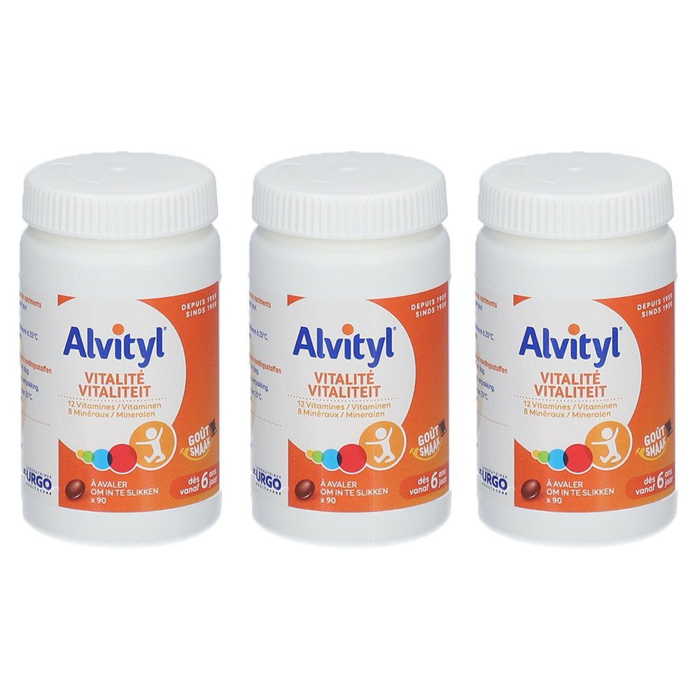 Drie witte flessen met oranje etiketten. Opschrift: Alvityl Vitalité. Met 12 vitaminen, mineralen. Chocoladesmaak. 90 tabletten.