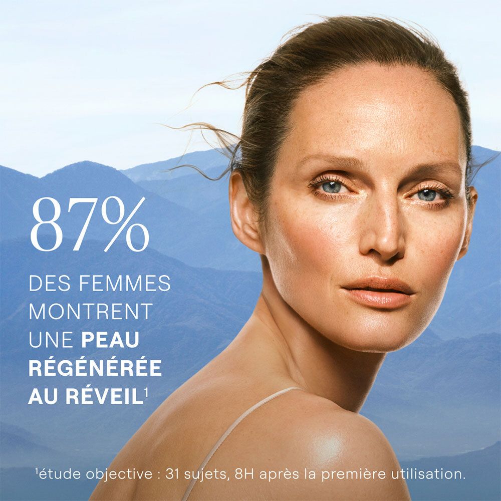 Portret van een vrouw met een lichte teint. Tekst: 87% van de vrouwen vertonen een geregenereerde huid bij het ontwaken.
