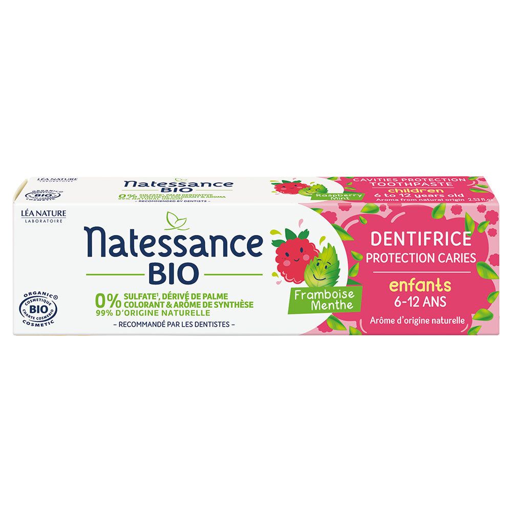 Boîte de dentifrice. Blanc et rose. Texte: Natessance BIO, Framboise Menthe, 6-12 ans, Protection caries.