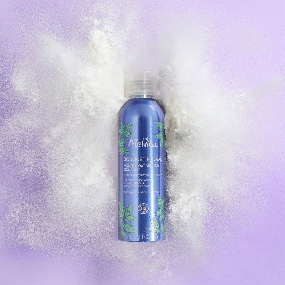 Melvita Zachte Peelingpoeder: Blauwe fles met groene bladeren, witte dop. 30g.