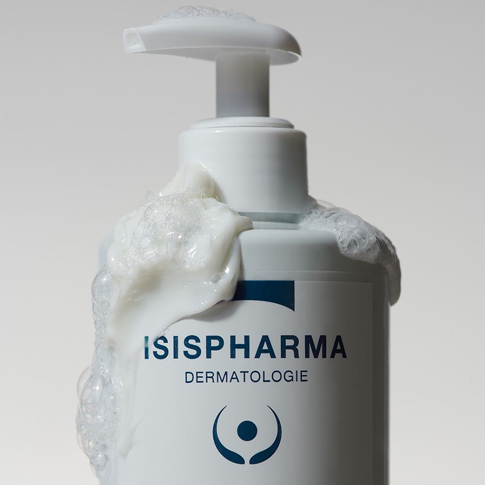 Witte fles met pomp en schuim. Opschrift: ISISPHARMA, Dermatologie.