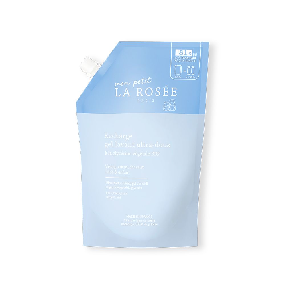 Recharge de gel lavant ultra-doux pour bébé. Sachet bleu clair avec texte blanc. Informations produit et logo.
