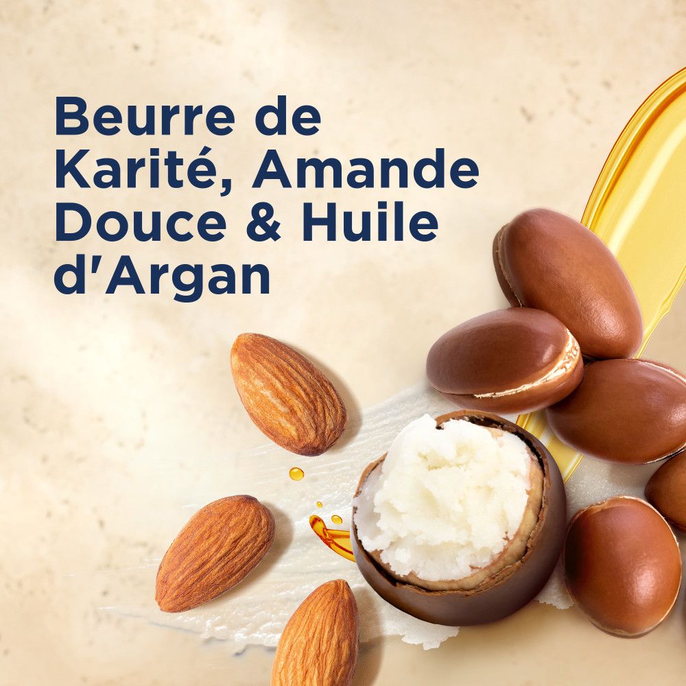 Close-up van amandelen, shea butter en arganolie. Tekst: Shea Butter, Zoete Amandel & Argan Olie.