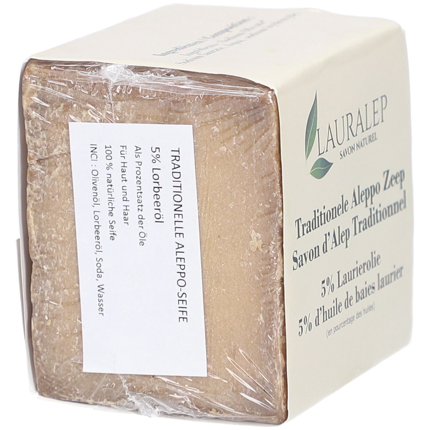 Savon emballé. Sur l'emballage: Traditionelle Aleppo-Seife, 5% Lorbeeröl. Étiquette avec ingrédients.