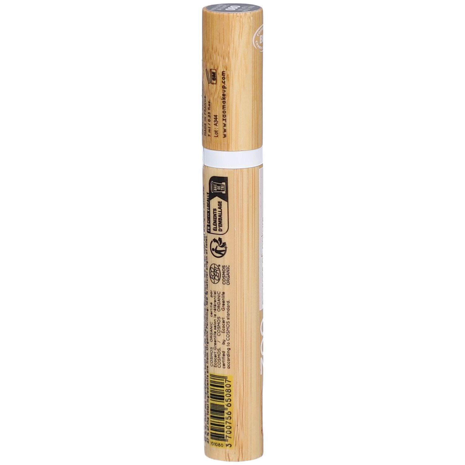 Zao mascara tube van bamboe. Opschriften: www.zaomakeup.com, BIO-certificering, recyclingsymbolen, lotnummer.