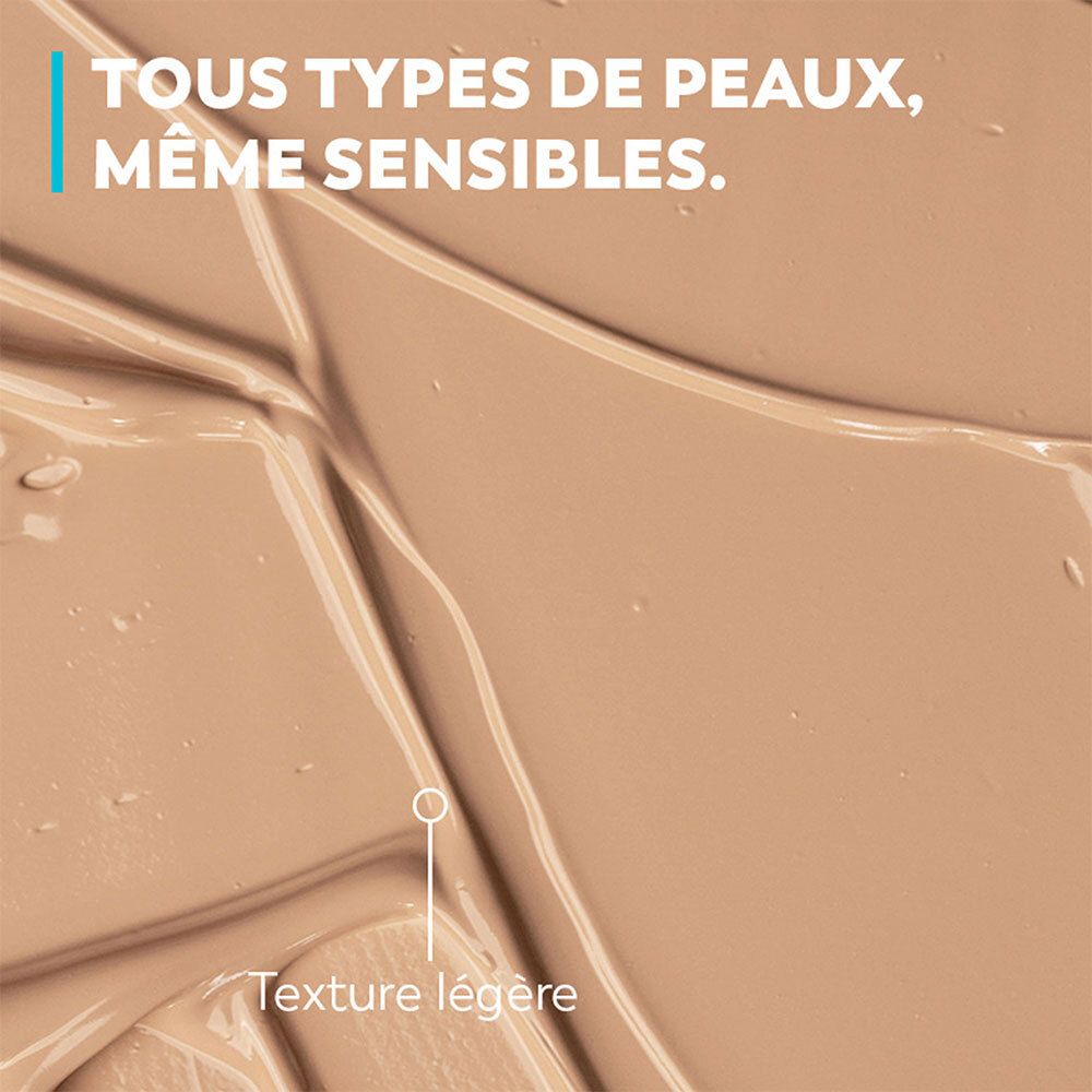 Texture de BB crème, teinte claire. Texte : Tous types de peaux, même sensibles. Texture légère.
