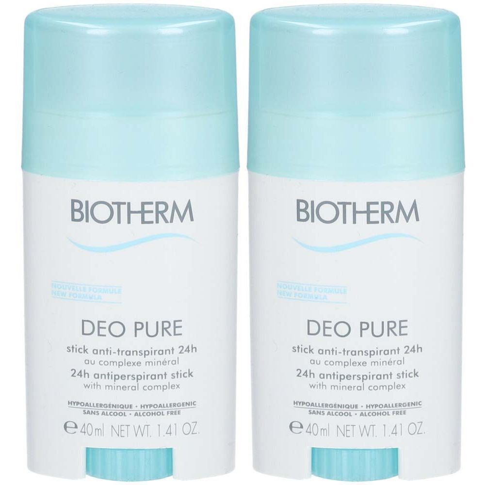 Twee deodorant sticks van Biotherm. Witte houder met lichtblauwe dop. Opschrift: Deo Pure, 24h anti-transpirant, met mineralencomplex.