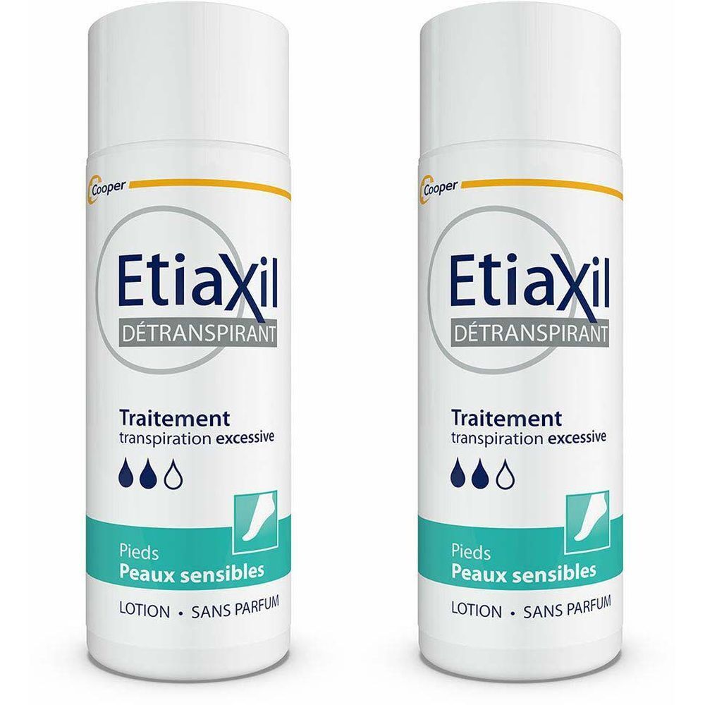 Twee witte flessen met blauwe en zwarte tekst. Opschrift: Etiaxil, Détanspirant, behandeling overmatig zweten. Voor gevoelige huid.