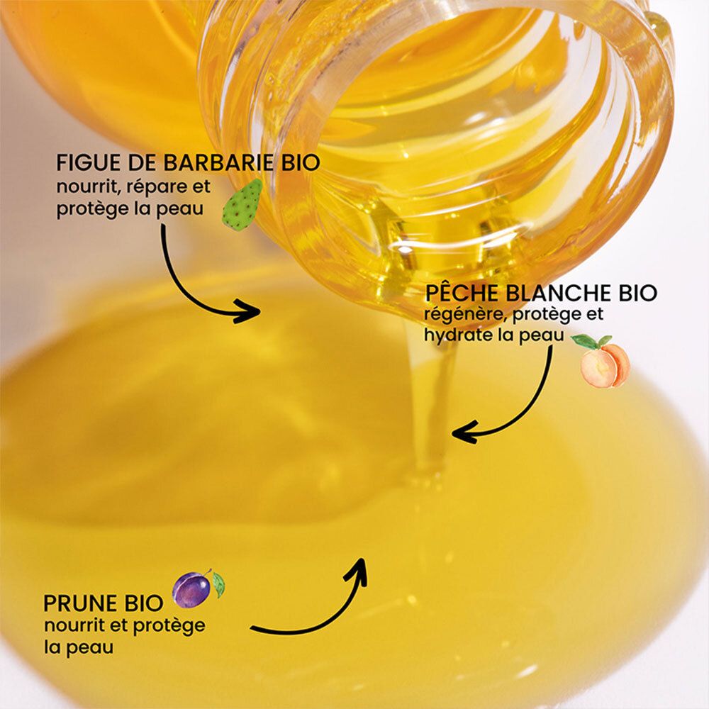 Close-up van serum dat uit drie richtingen wordt gegoten. Opschriften: Vijgcactus BIO, Witte perzik BIO, Pruim BIO.