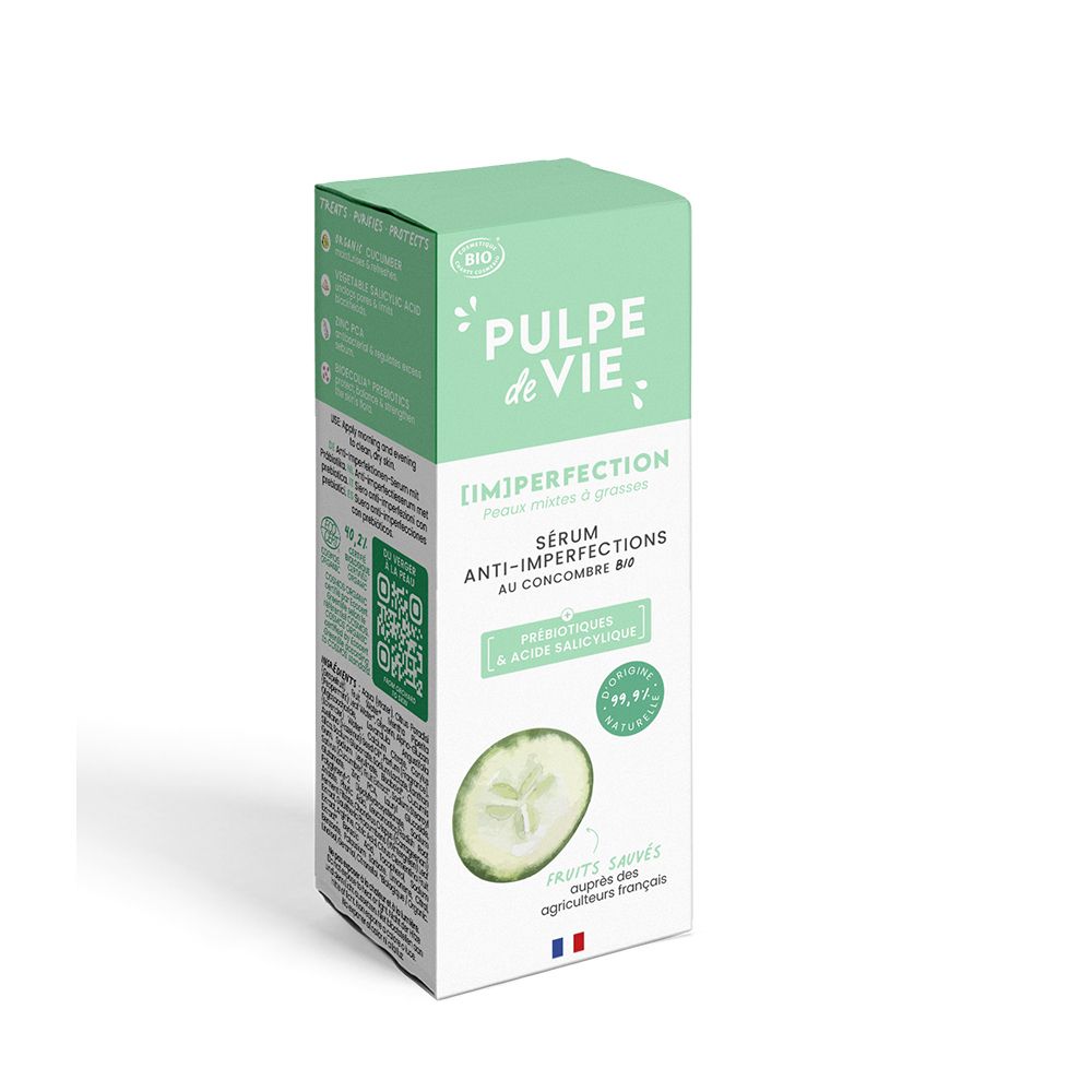 Groene verpakking. Opschrift: PULPE DE VIE, [IM]PERFECTION, Sérum anti-imperfections au concombre bio. Met komkommerillustratie en bio-certificering.