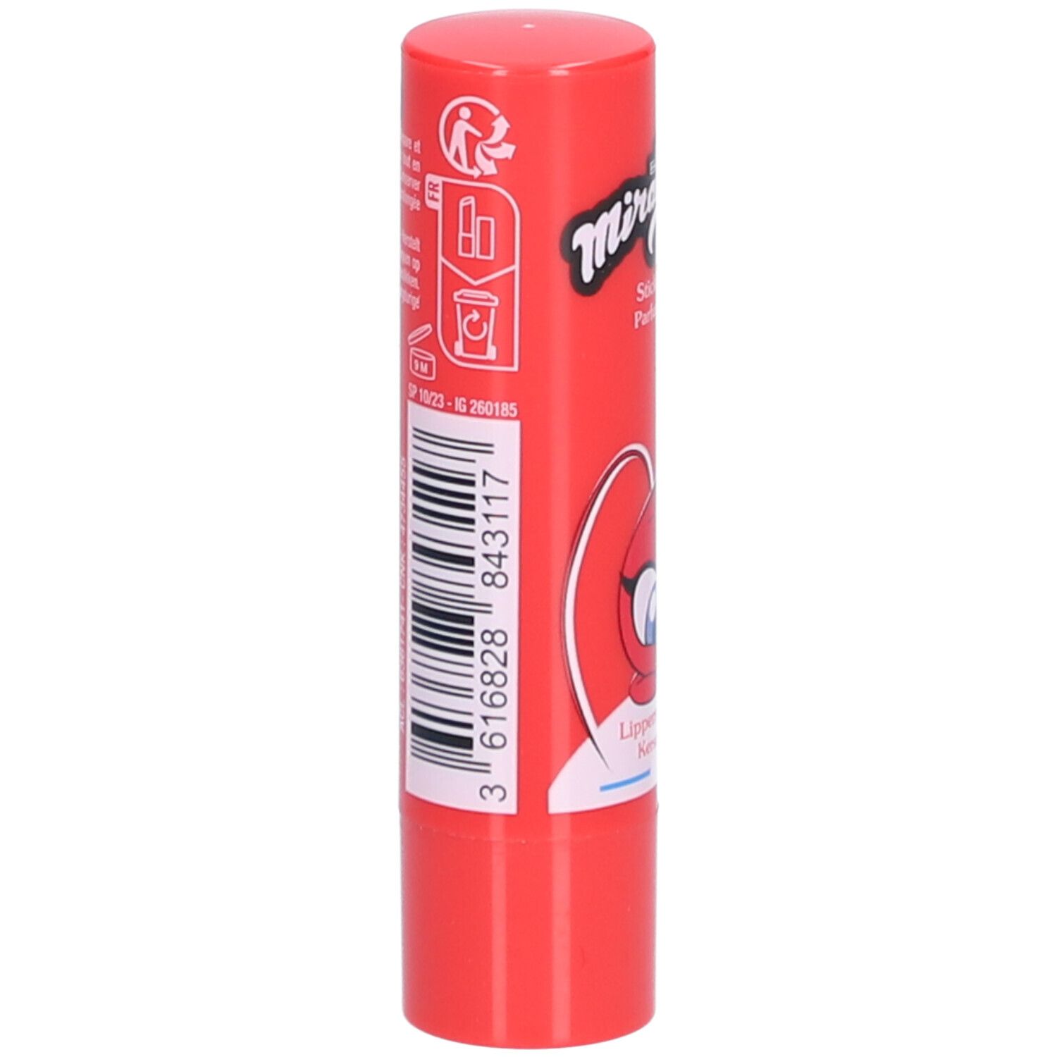 Rode lippenbalsem. Streepjescode en tekst op de achterkant. Bevat de tekst Miraculous, Parfum Cerise.