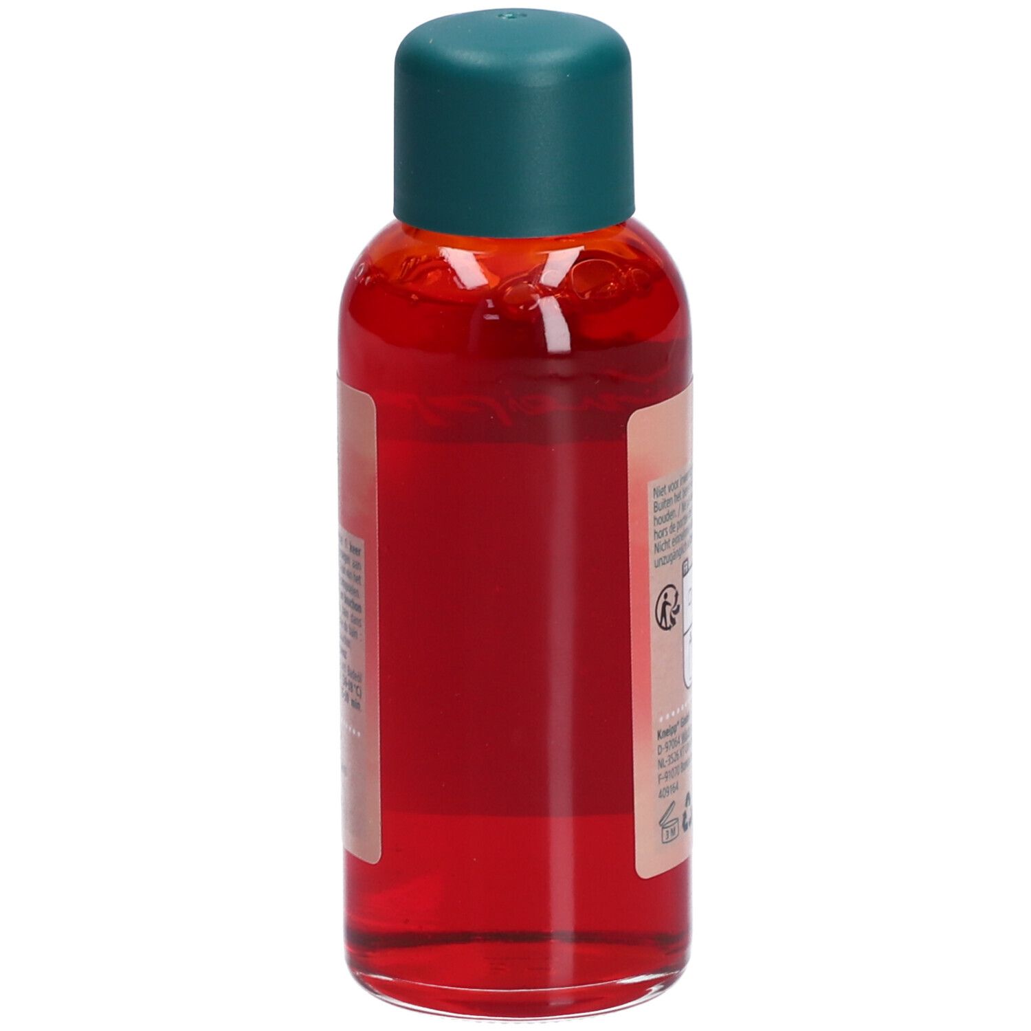 Flacon d'huile de bain Kneipp. Liquide rouge, bouchon vert. Étiquette avec texte. Vue du produit.