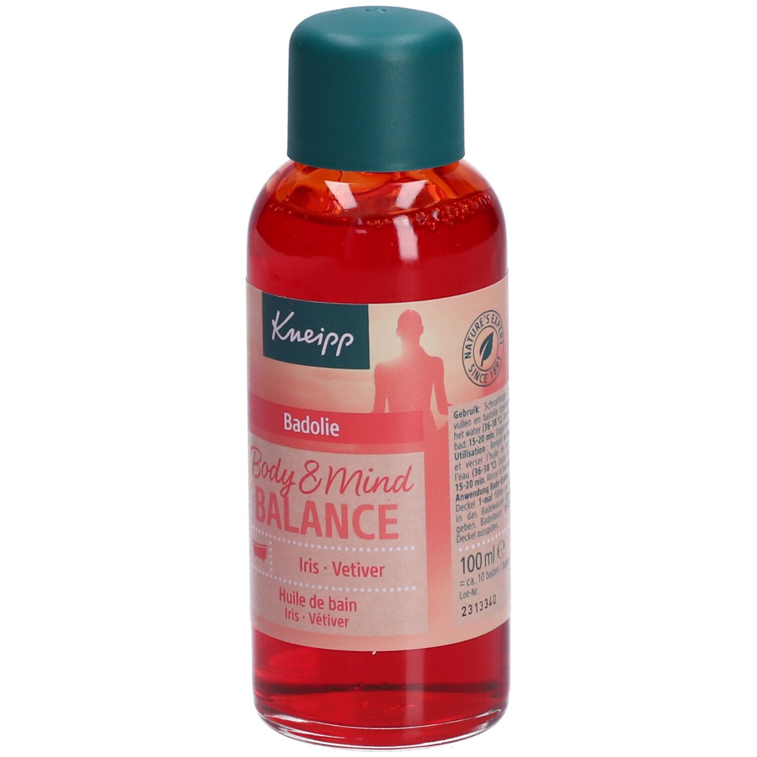 Flacon d'huile de bain Kneipp. Liquide rouge, bouchon vert. Inscription : Body & Mind Balance, Iris - Vétiver. Vue du produit.