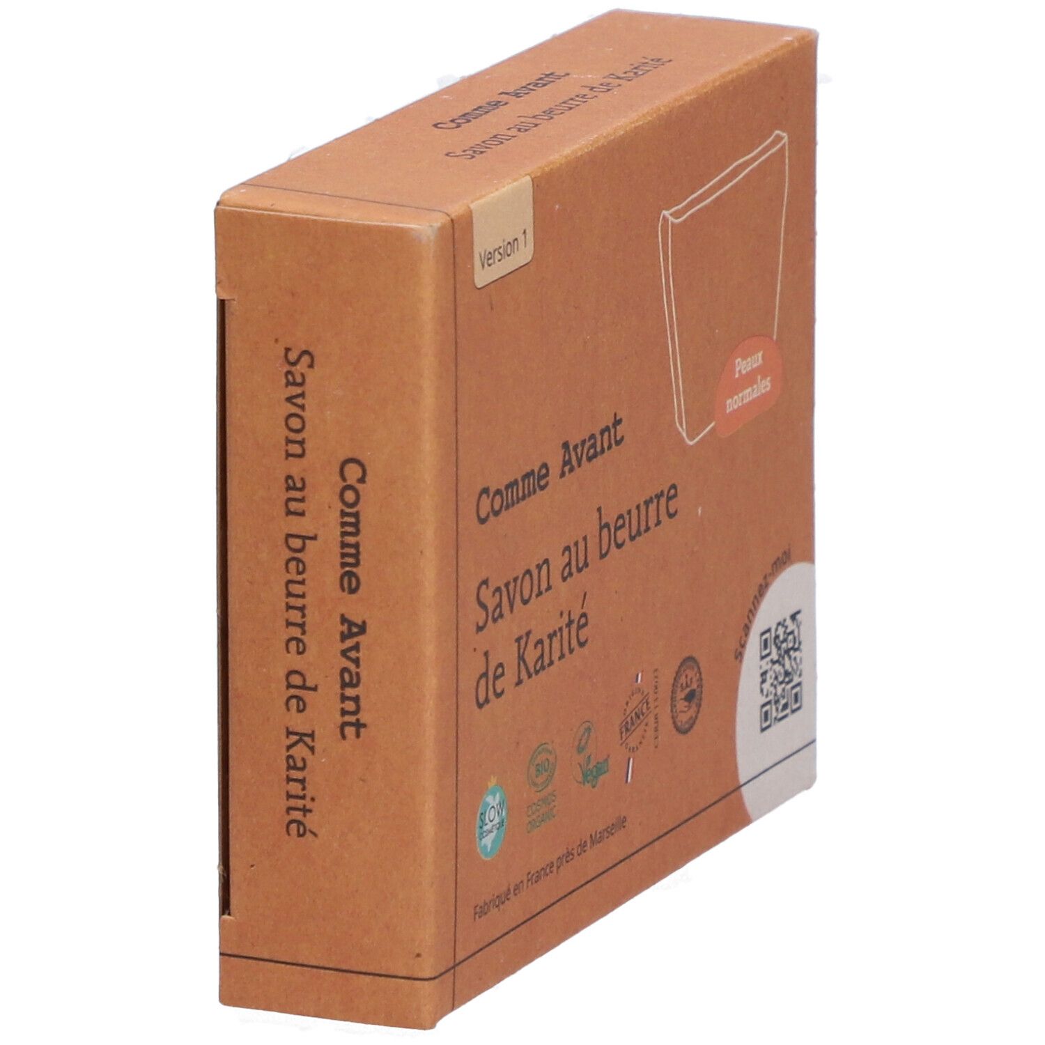Kartonnen doos, zijaanzicht. Productnaam en logo's zichtbaar. Opschrift: Savon au beurre de Karité.