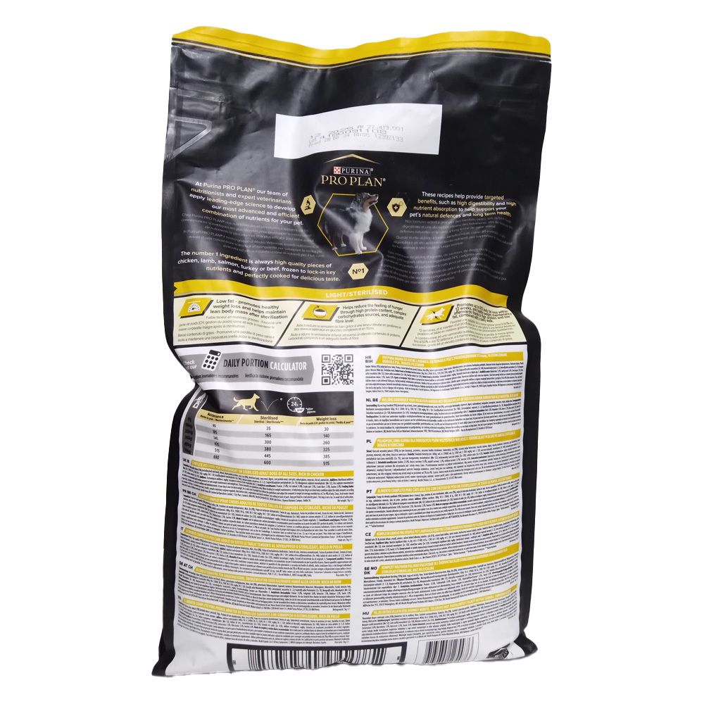Dos du sac de nourriture pour chiens PRO PLAN® Light All Size Adult Dog Riche en Poulet. Texte et tableaux d'informations.