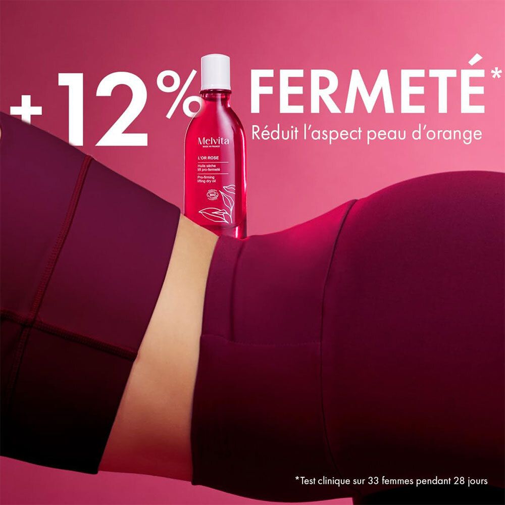 Flacon de produit devant une personne en tenue de sport. Texte: +12% Fermeté, Reduit l'aspect peau d'orange. Melvita L'Or Rose.