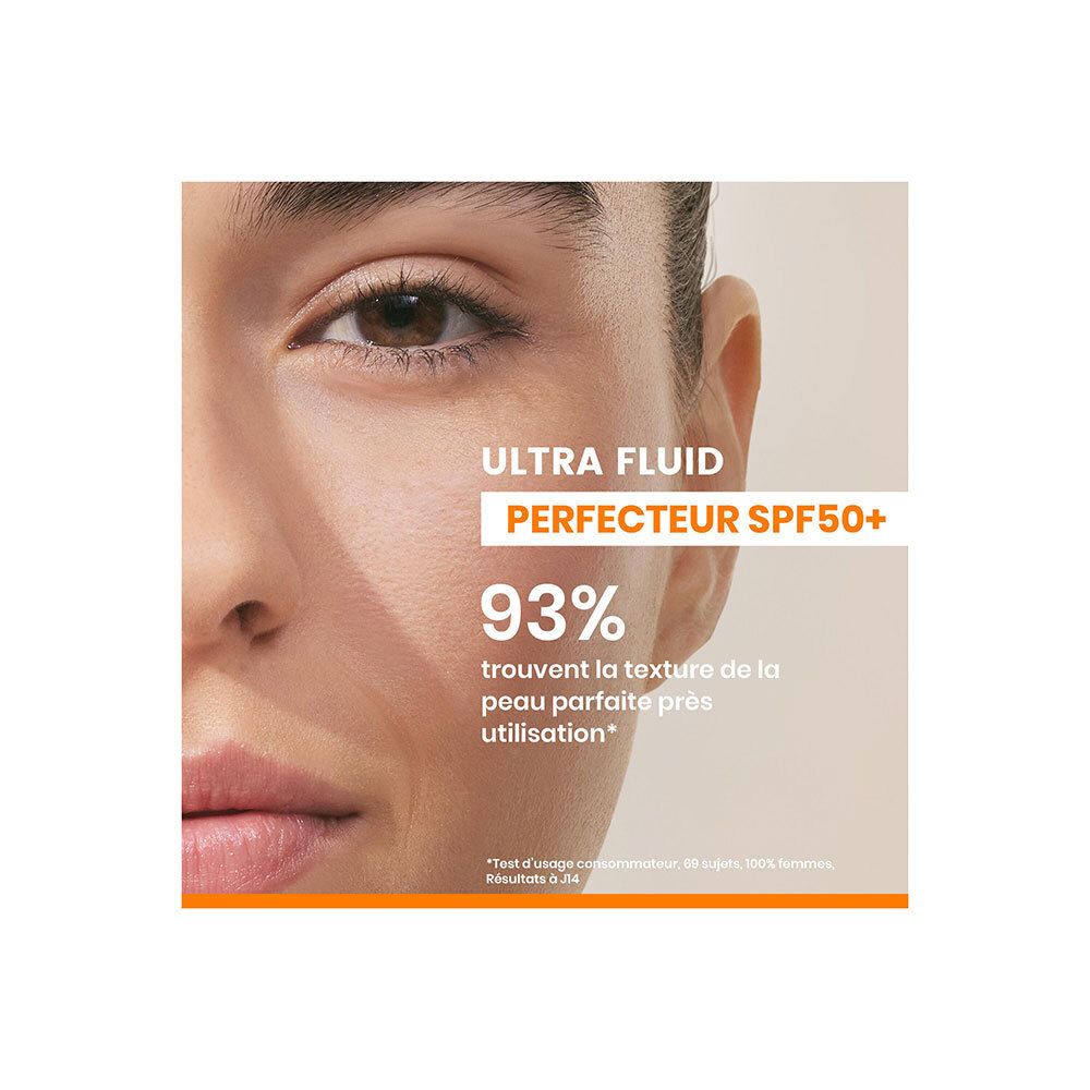 Close-up van een gezicht. Tekst: Ultra Fluid Perfecteur SPF50+. 93% vinden de huidtextuur perfect.