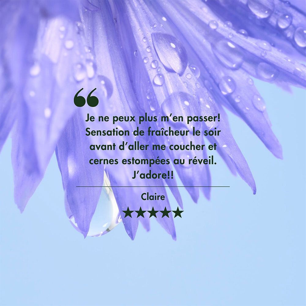 Gros plan d'une fleur bleue avec des gouttes d'eau. Citation: Claire, 5 étoiles.