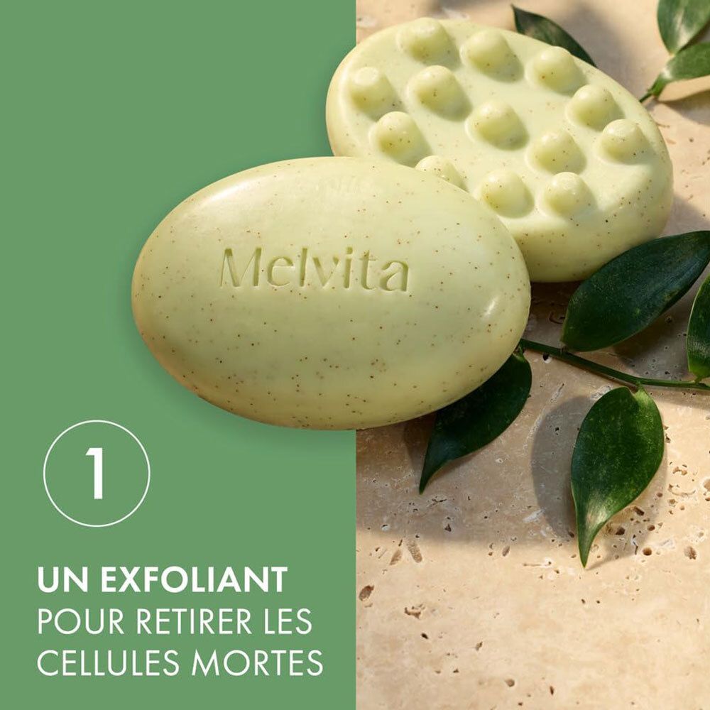 Deux savons, un avec billes, un ovale, vert clair. Texte : MELVITA, 1.