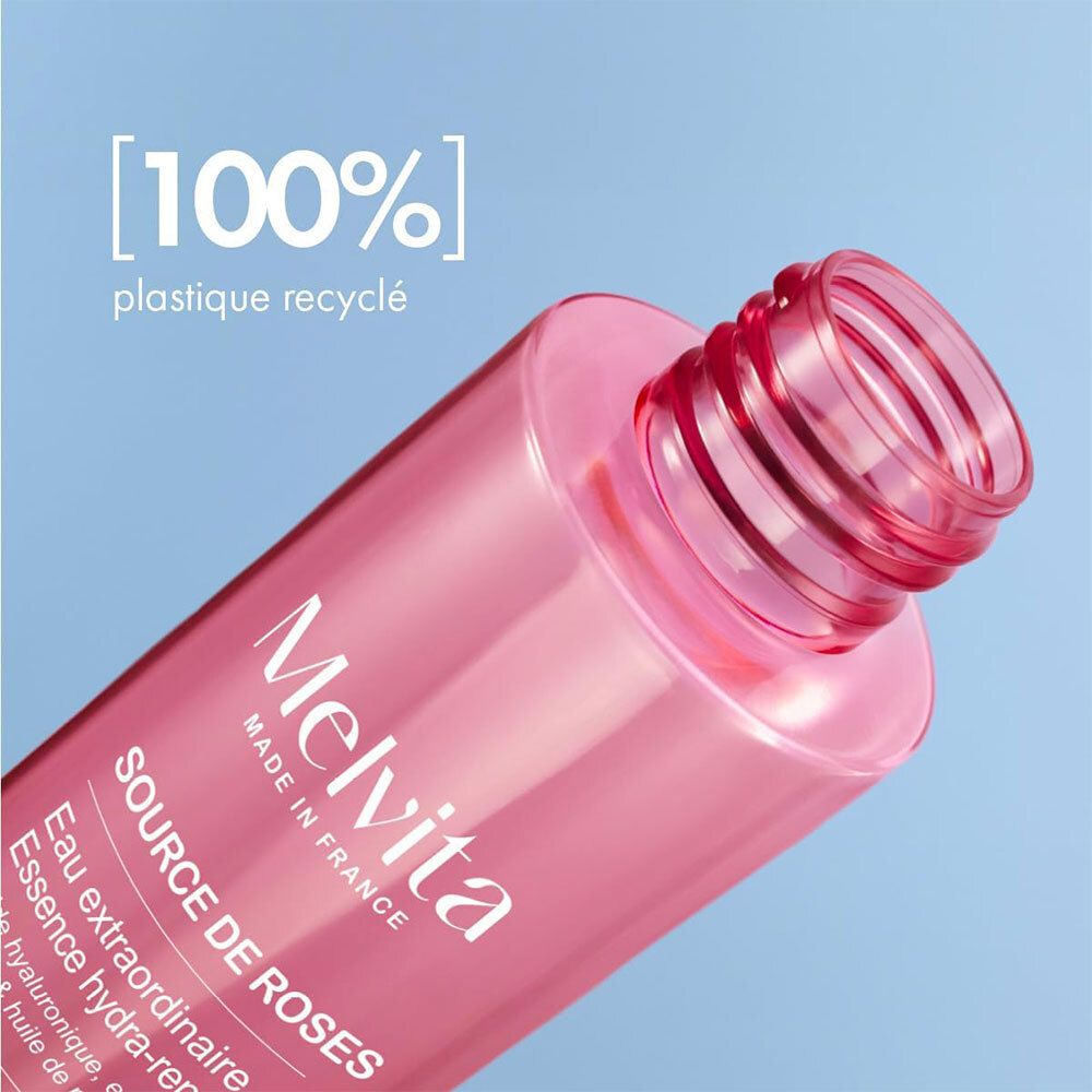Rozen essence fles met witte dop. Tekst: 100% plastique recyclé.
