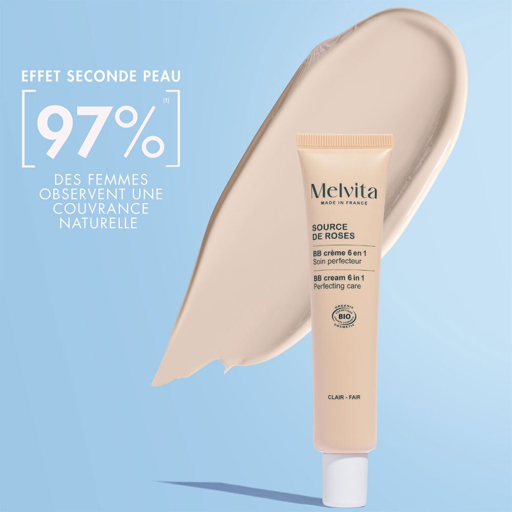 BB Cream tube en textuurvoorbeeld. 97% van de vrouwen observeren een natuurlijke dekking. Blauwe achtergrond.