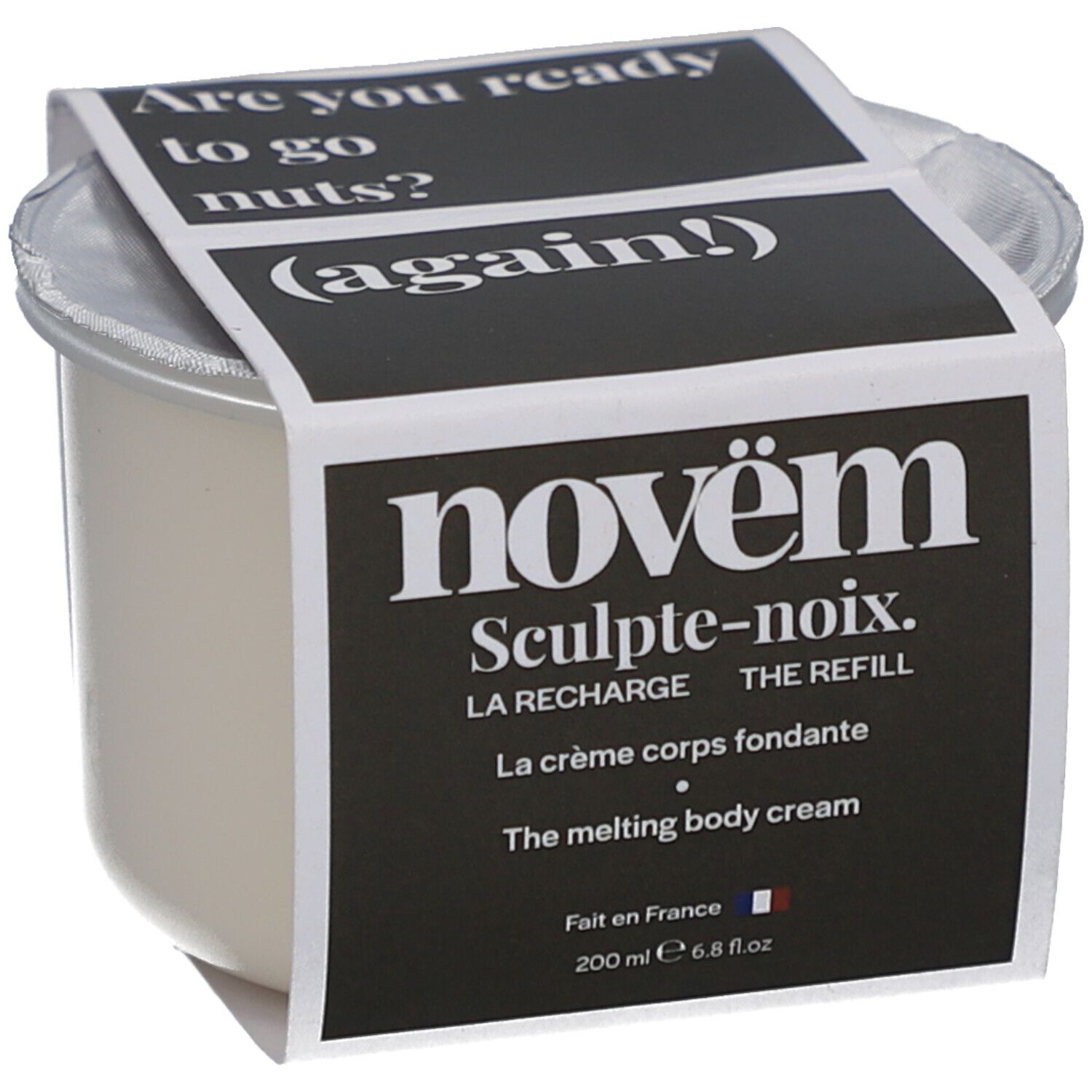 Crèmecontainer met etiket. Etiket met tekst: novëm, Sculpte-noix, La Recharge, The Refill, La crème corps fondante, The melting body cream.