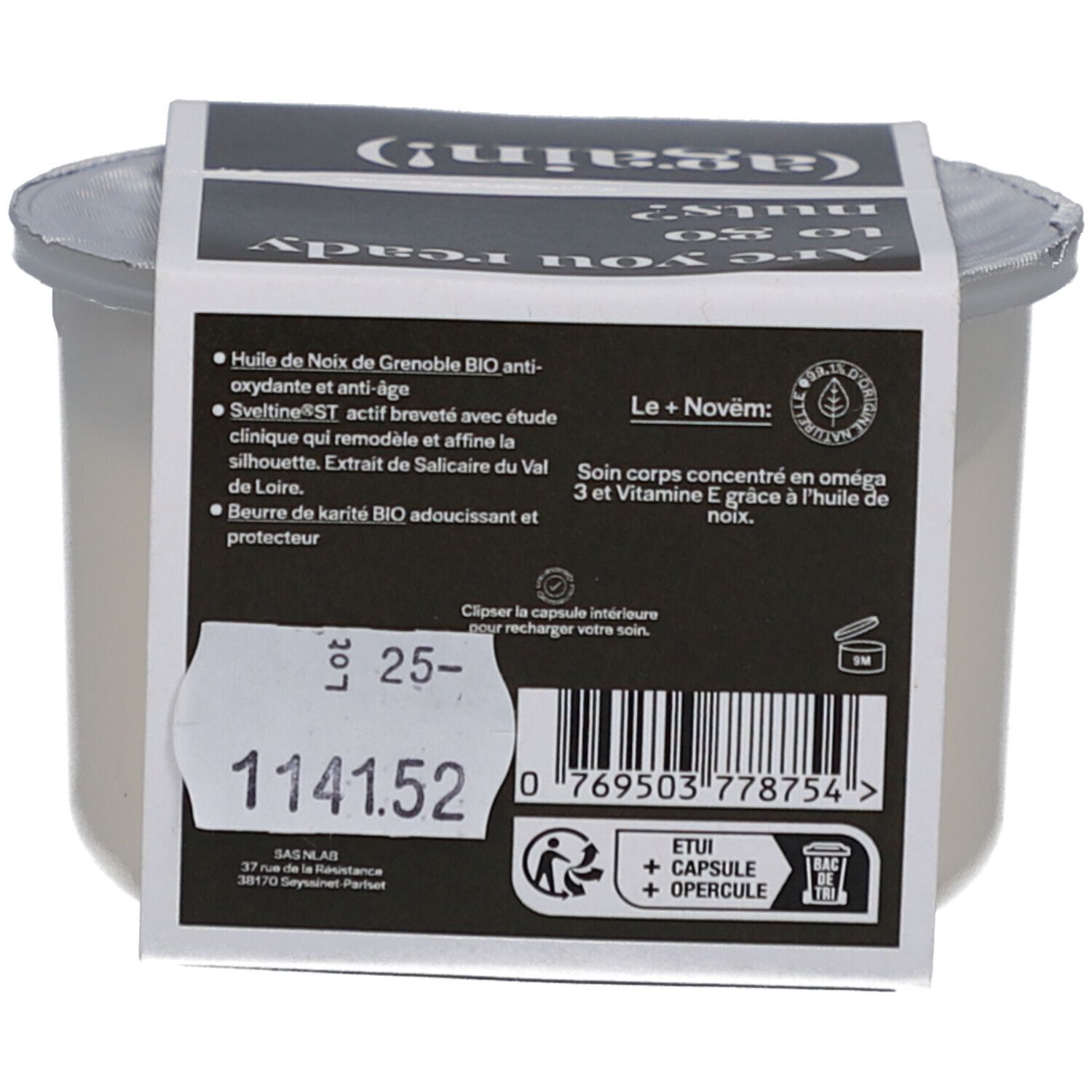 Crèmecontainer met etiket. Etiket met tekst en barcode. Tekst: novëm, Le + Novëm, Huile de Noix de Grenoble BIO.