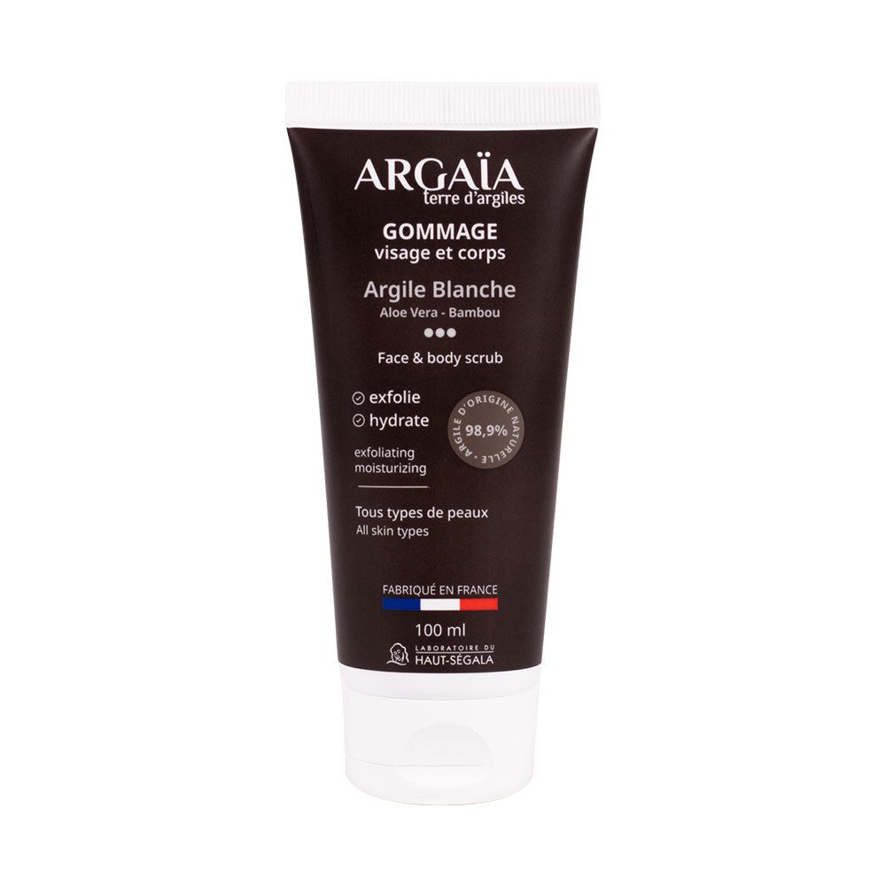 Tube lichaamsscrub. Zwarte tube met witte dop. Tekst: Argaia, Gommage Visage et Corps, Argile Blanche, 100 ml.