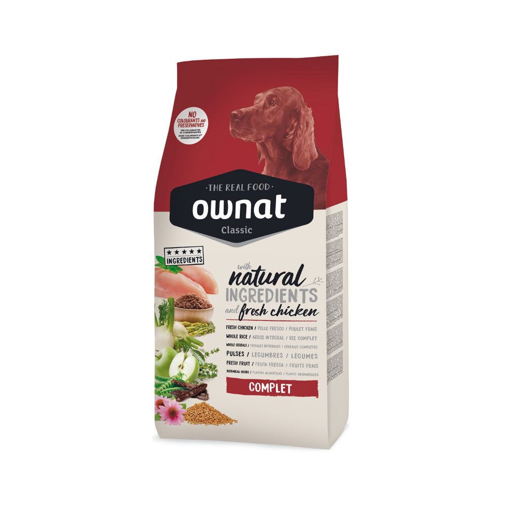 Ownat Classic Complet hondenvoerzak. Rode achtergrond, productnaam en ingrediëntenillustraties. Bevat verse kip.