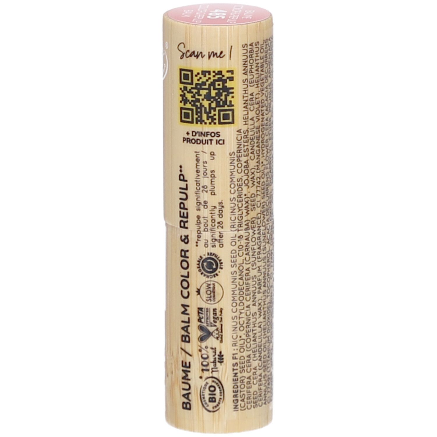 Cilindrische lippenbalsem-container van hout. Roze bovenkant, met opdrukken. Zichtbaar: BAUME / COLOR & REPULP, COSMOS ORGANIC, QR-code.