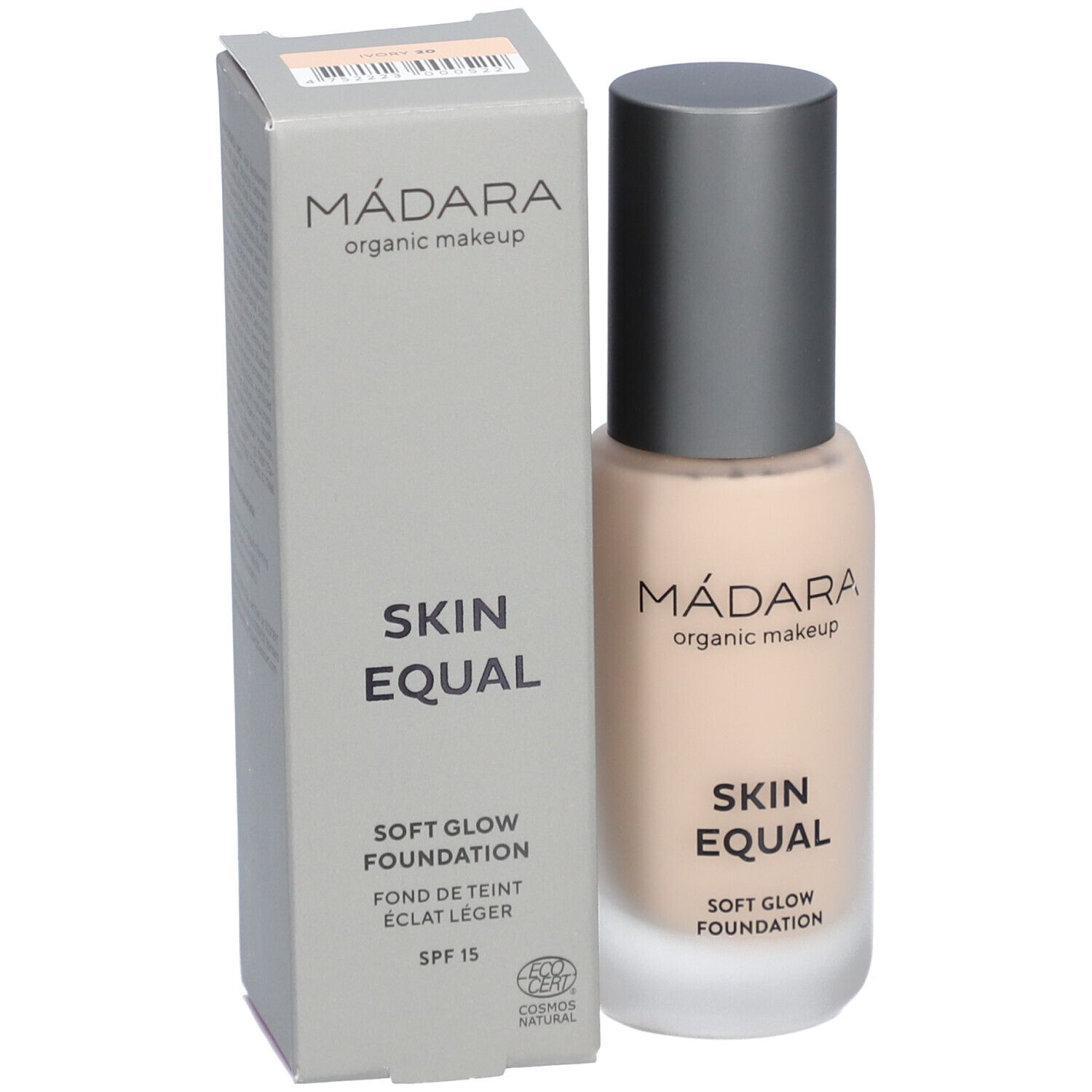 Foundationflesje en verpakking. Opschrift: MÁDARA, SKIN EQUAL, SOFT GLOW FOUNDATION, SPF 15. COSMOS NATURAL-certificering.