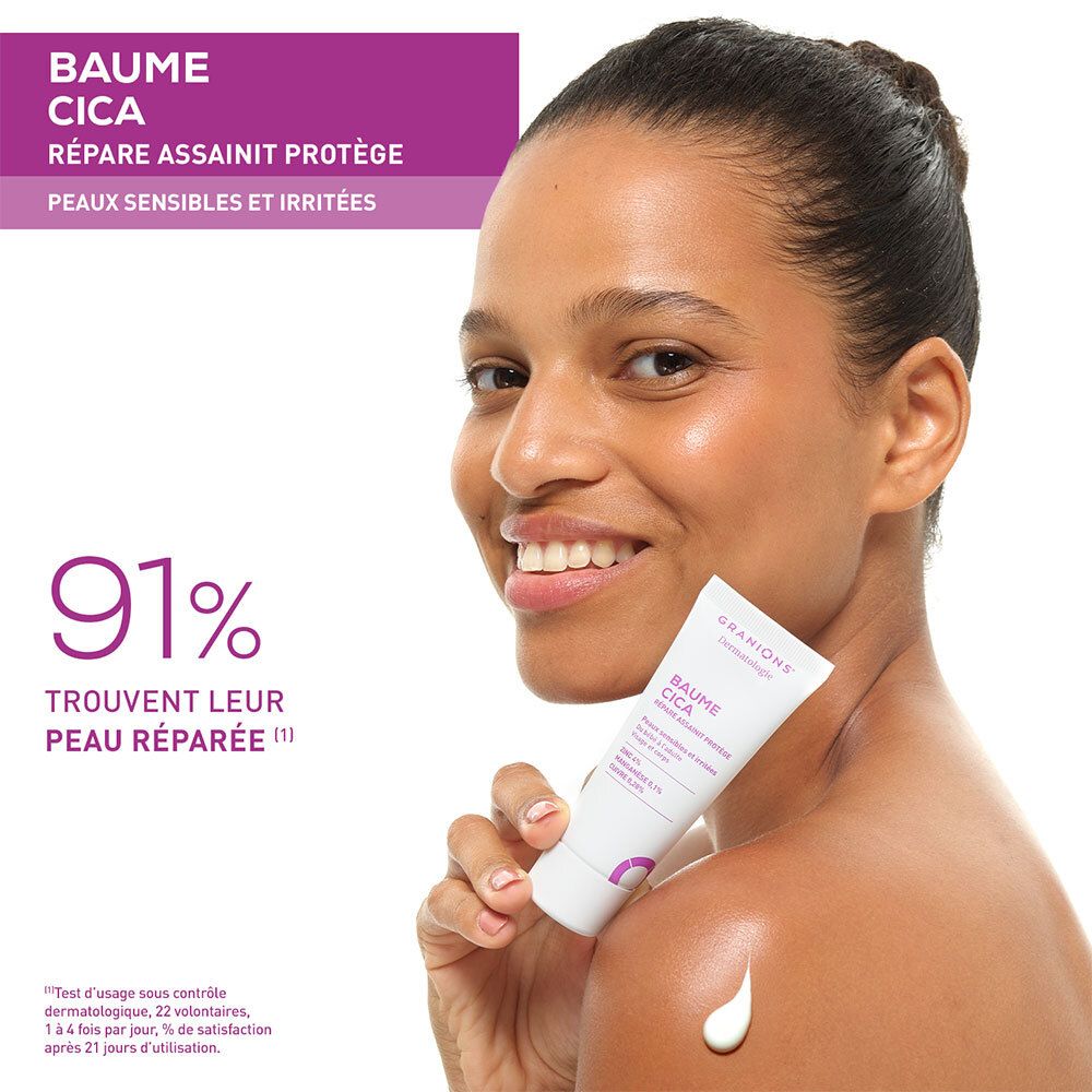 Vrouw houdt een crèmetube vast. Opschrift: Baume Cica. 91% vinden hun huid hersteld. Voor gevoelige huid. Voor baby's en volwassenen.