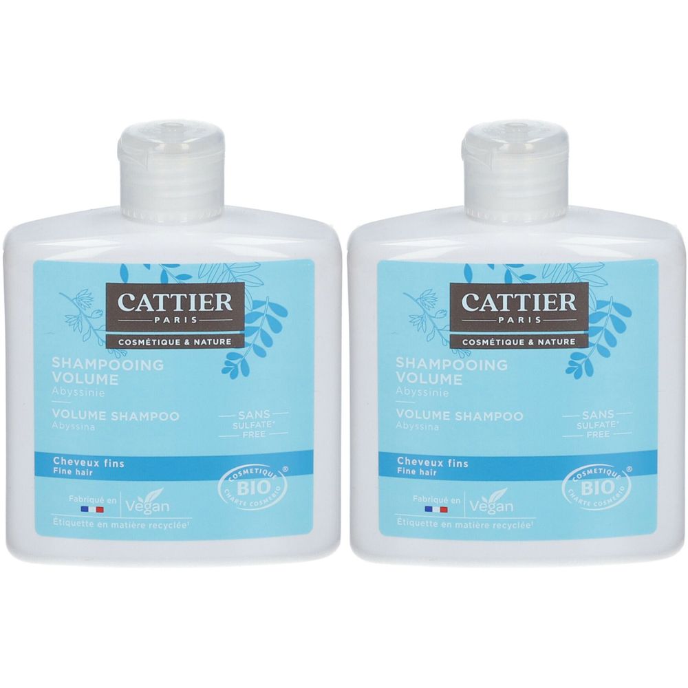 Twee witte flessen met blauw etiket. Opschrift: Cattier Paris, Shampooing Volume, Bio-certificering, Vegan.