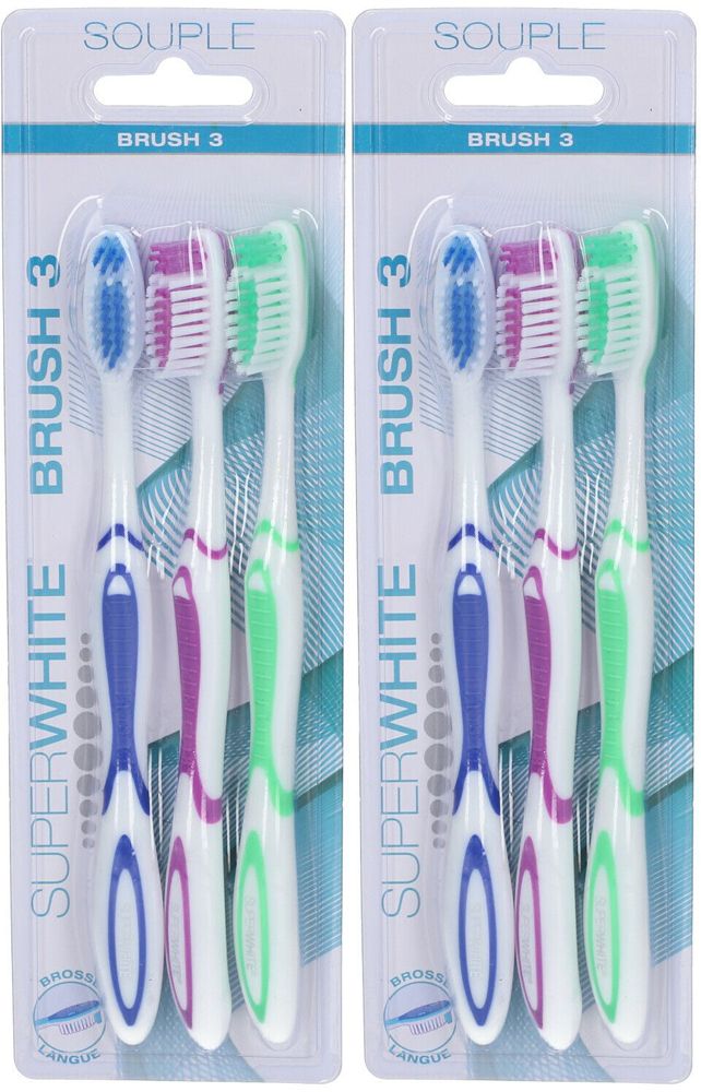 Deux emballages de brosses à dents. Chaque emballage contient trois brosses à dents avec des poils et des manches de couleurs différentes. Inscription : Superwhite, Brush 3.