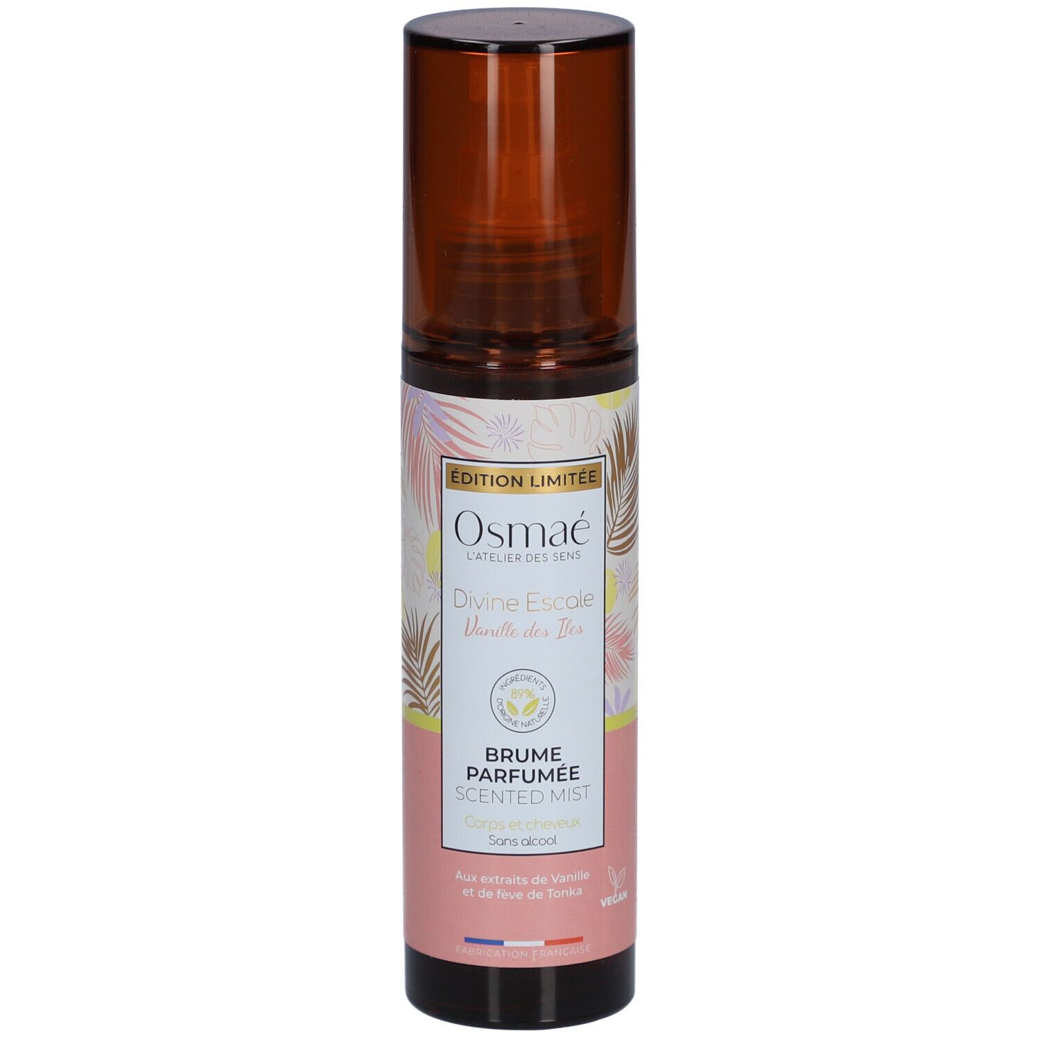 Brume Parfumée, bruine spuitfles met roze en geel etiket. Tekst: OSMAE, Divine Escapade, Brume Parfumée, Scented Mist.