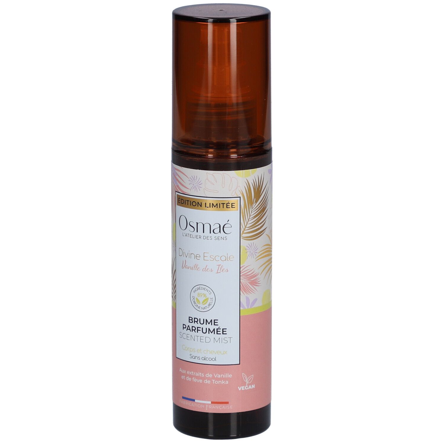 Brume Parfumée, bruine spuitfles met roze en geel etiket. Tekst: OSMAE, Divine Escapade, Brume Parfumée, Scented Mist.