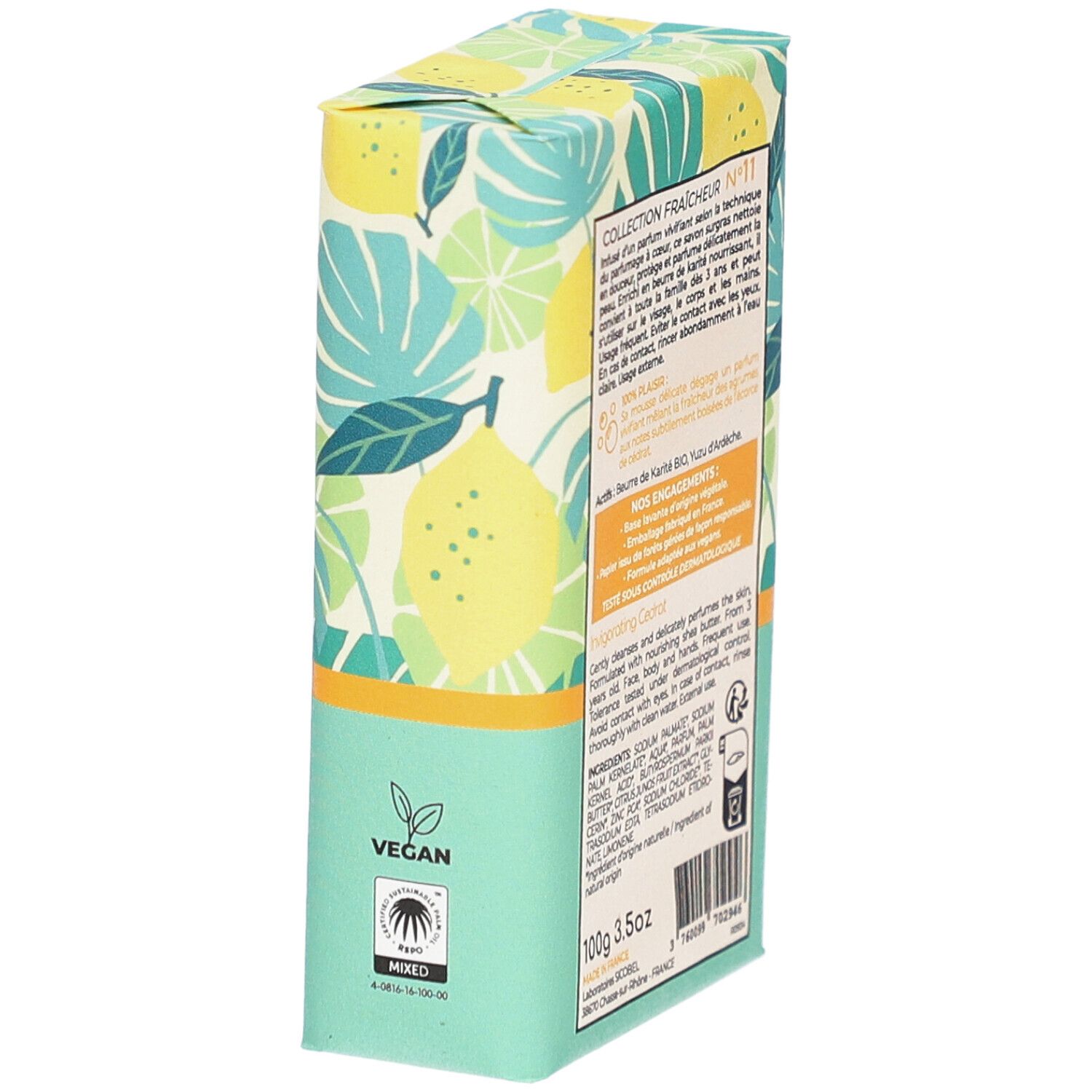 Zeepverpakking, schuin van achteren. Tekst: ingrediënten, 100g, 3.5oz. Merk Osmaé. Productnaam: Vivifiant Cédrat. Tekst: Collection Fraîcheur.