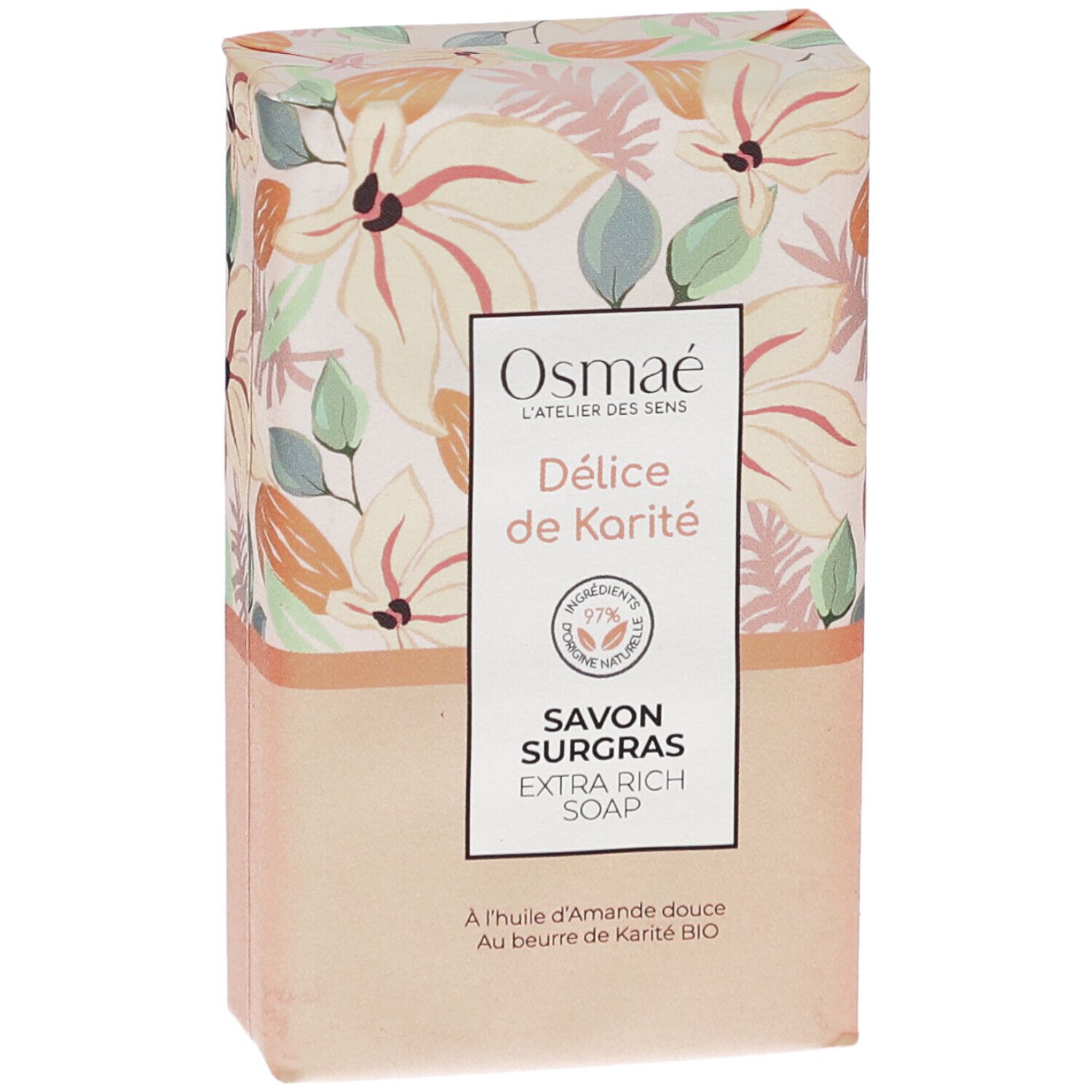 Rechthoekige zeep in verpakking. Opschrift: Osmaé, Délicé de Karité, Savon Surgras, Extra Rich Soap. Bloemenpatroon.