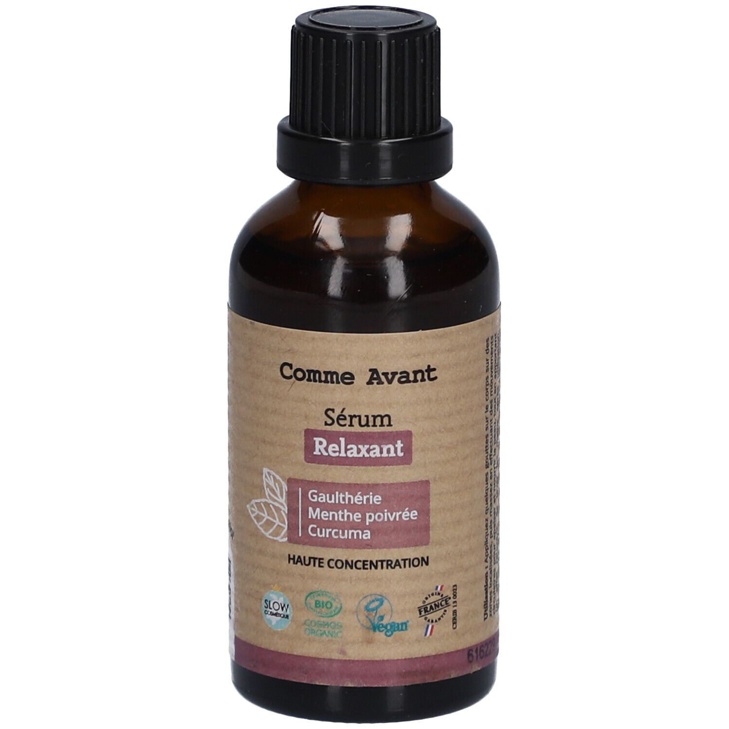 Bruine glazen fles met zwarte dop. Etiket met productnaam, ingrediënten en certificeringen. "Comme Avant" en "Sérum Relaxant".