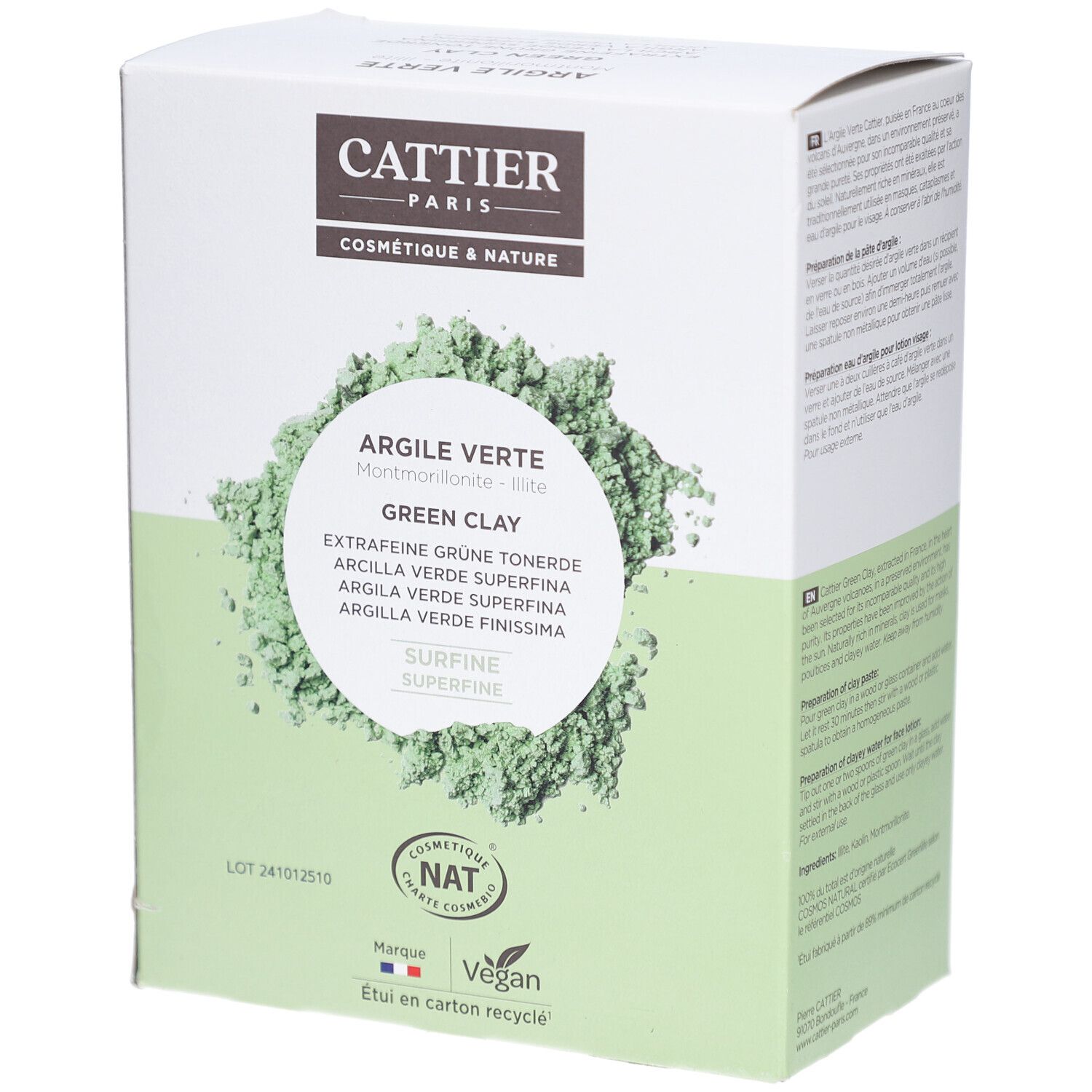 Boîte de CATTIER ARGILE VERTE SURFINE. Image de poudre verdâtre. Texte: ARGILE VERTE, Green Clay, SURFINE. Logos: NAT, Vegan. Numéro de LOT.